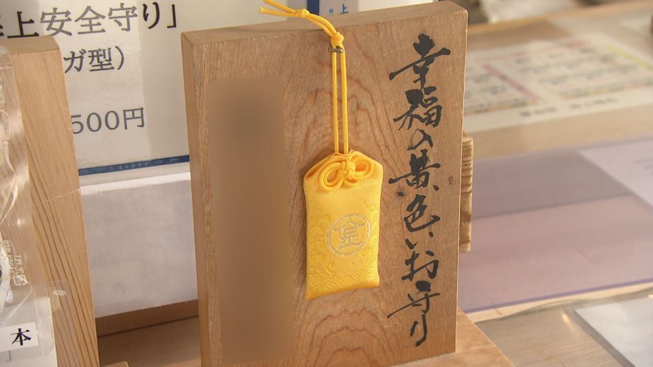 ３
